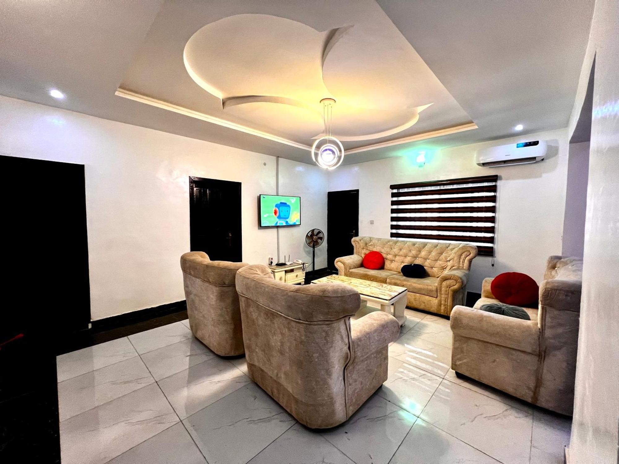 Campdavid Luxury Ajao Estate Airport Road 0 8 1 4 0 0 1 3 1 2 5 Apartment *