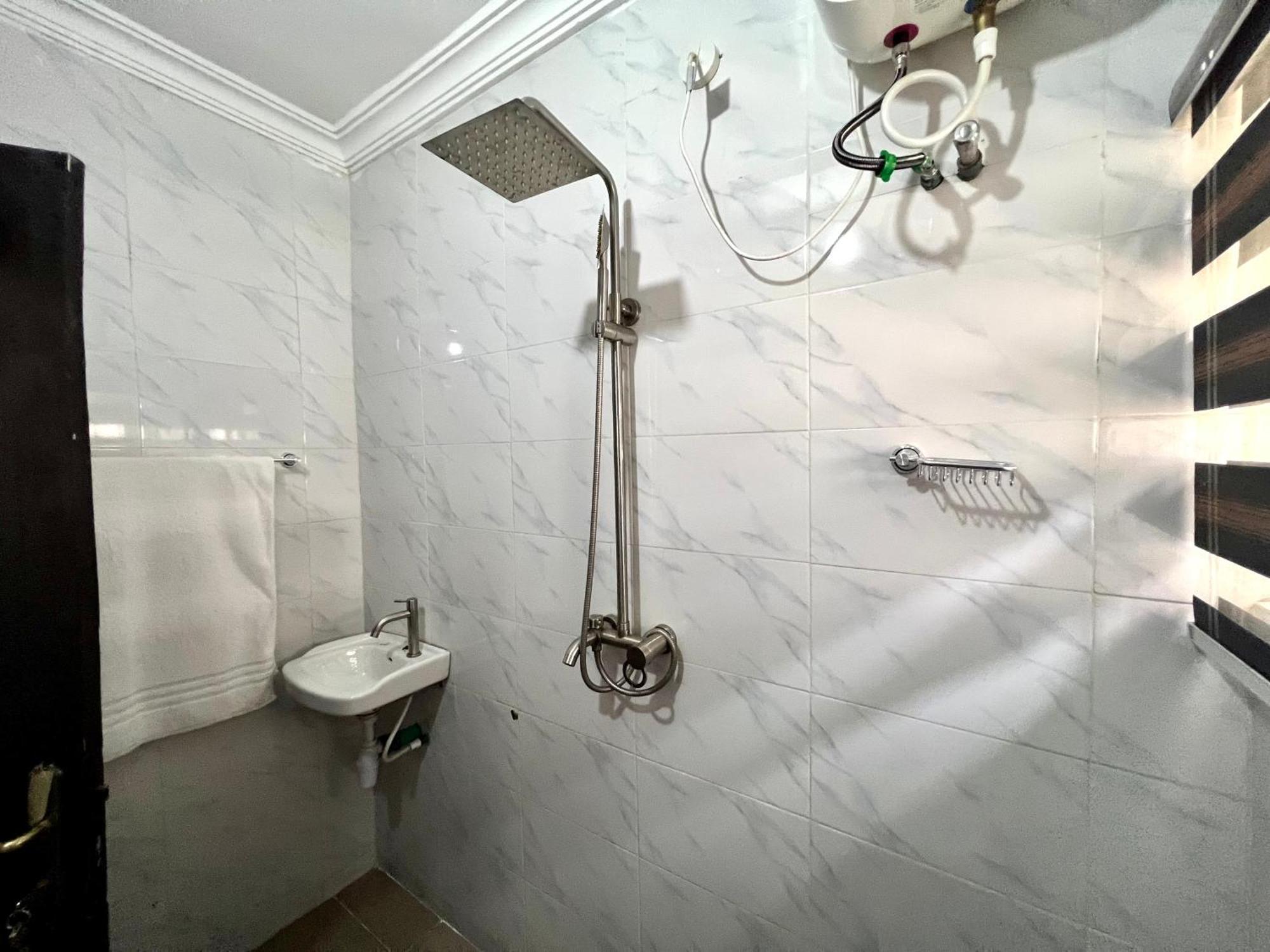 Campdavid Luxury Ajao Estate Airport Road 0 8 1 4 0 0 1 3 1 2 5 * Lagos